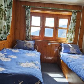 twin bed room
